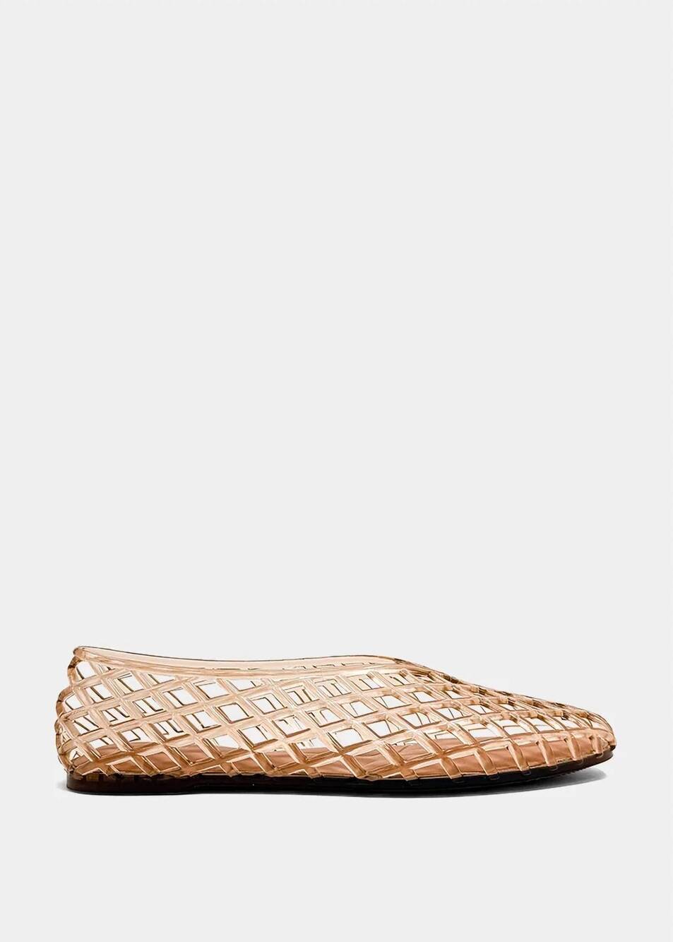 NEW SHU SHOP women's alana woven jelly flat shoe in mocha